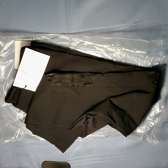 NWT Zyia Black Cuffed Mirage Mid-Rise 7/8 24" - 6-8 - Picture 3 of 9